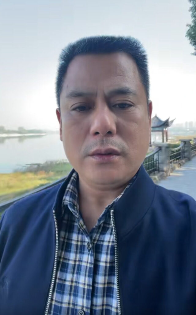 小杨哥老爸全裸露鸟