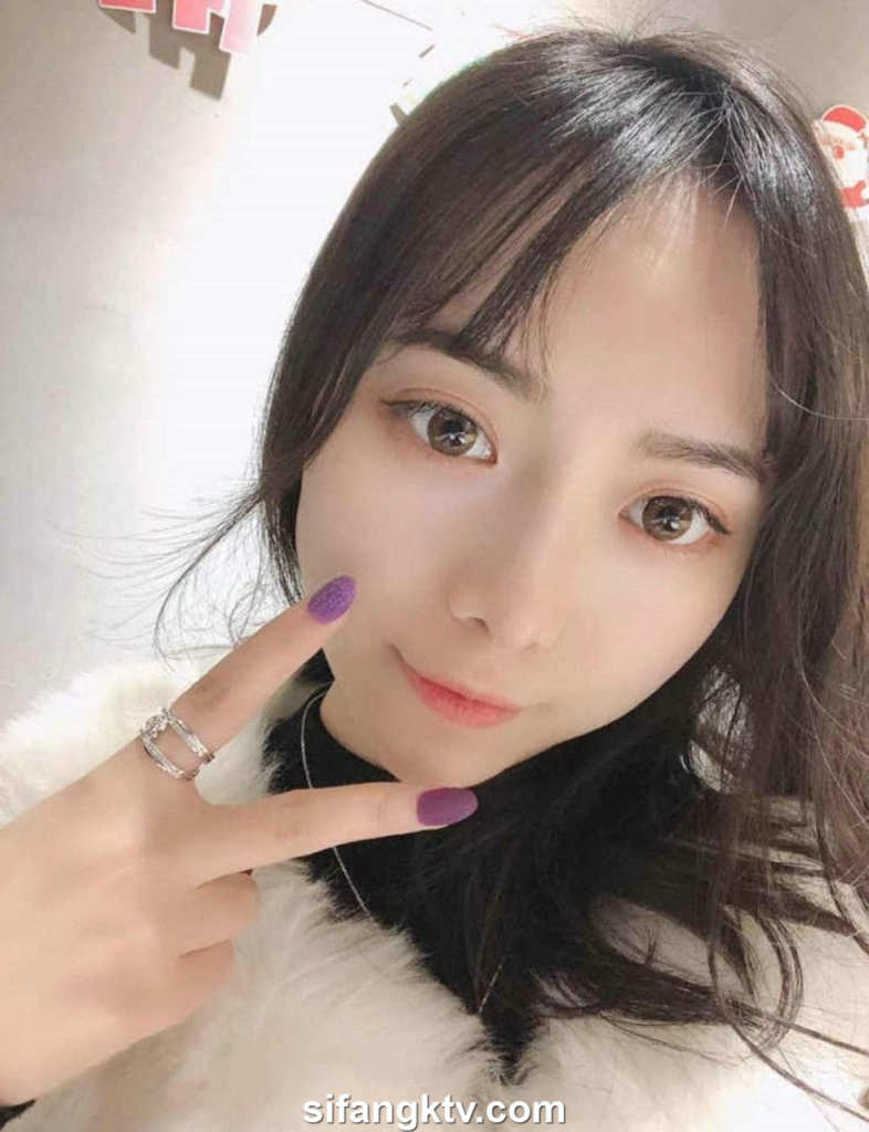 传媒学校校花朱姝君背着男友跟富二代开房